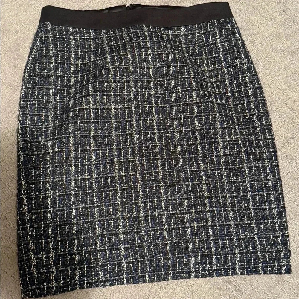 White House Black Market | Wool blend Pencil Skirt, size 4. - Picture 5 of 13